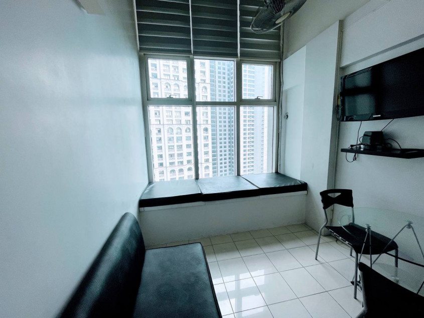 Eton Emerald Lofts, Fully-furnished 1 BR Unit