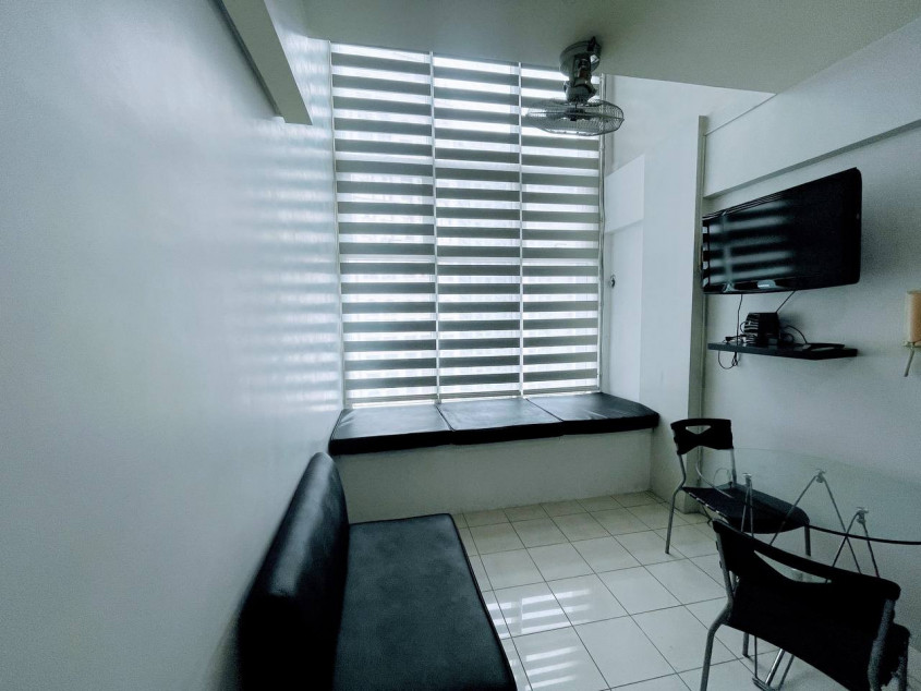 Eton Emerald Lofts, Fully-furnished 1 BR Unit