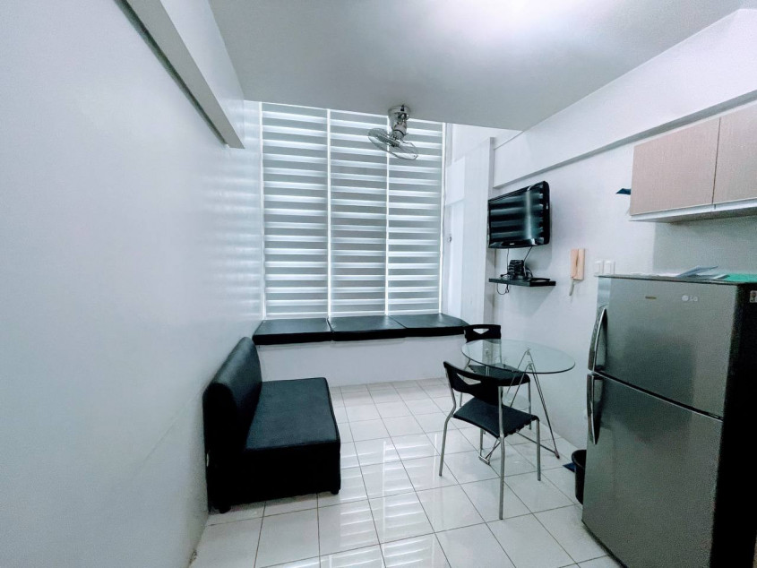 Eton Emerald Lofts, Fully-furnished 1 BR Unit