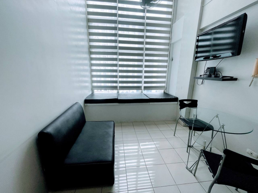 Eton Emerald Lofts, Fully-furnished 1 BR Unit