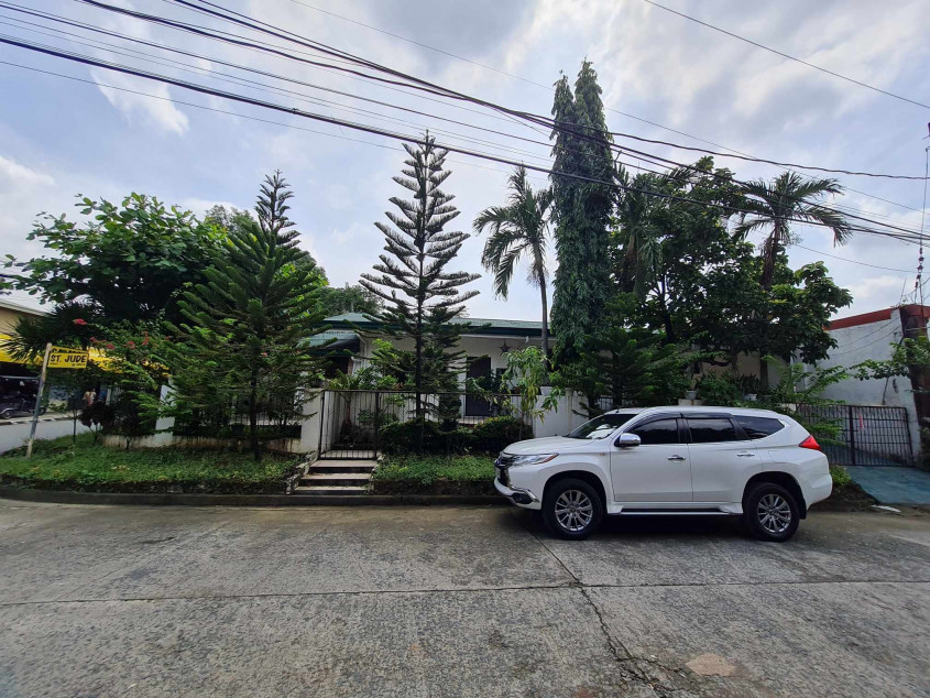 332 SQM Exclusive 3 BR Corner House & Lot In Brookside, Cainta Rizal