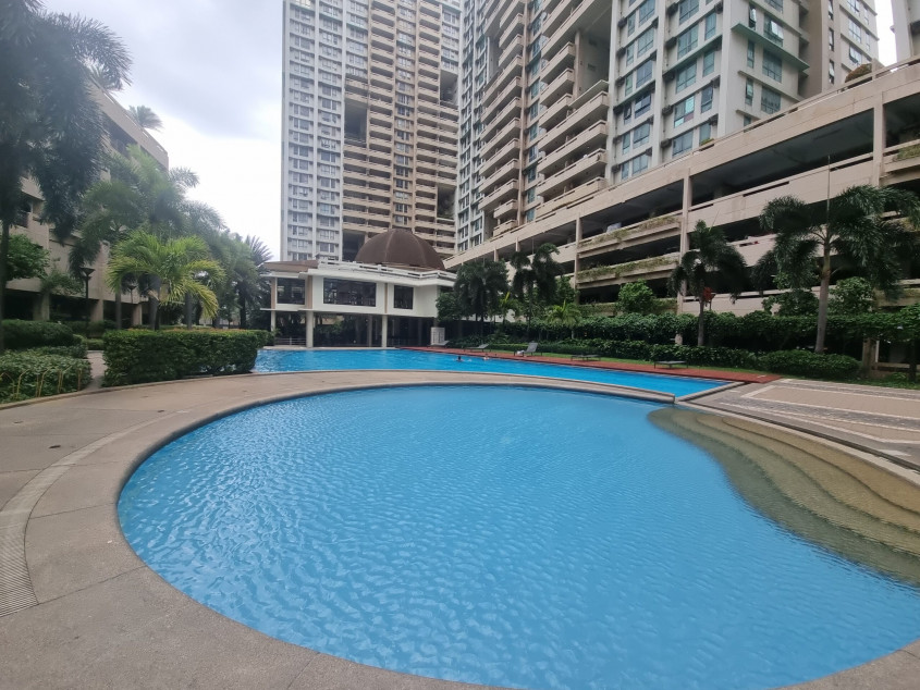 For Sale 2BR UNIT with Balcony in Tivoli Garden Residences