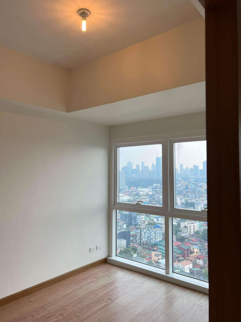 Clean Title RFO 1 BR With Balcony & Parking For Sale At Madison Park West BGC Taguig