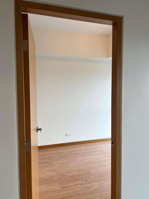 Clean Title RFO 1 BR With Balcony & Parking For Sale At Madison Park West BGC Taguig