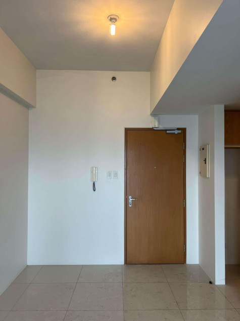 Clean Title RFO 1 BR With Balcony & Parking For Sale At Madison Park West BGC Taguig