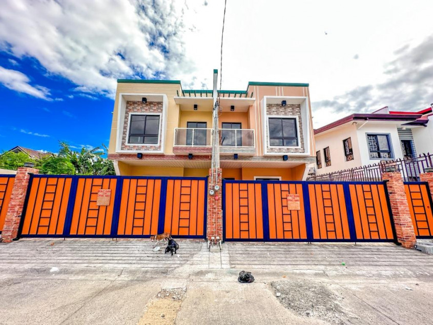 Spacious Duplex House in BF Resort Village Las Pinas