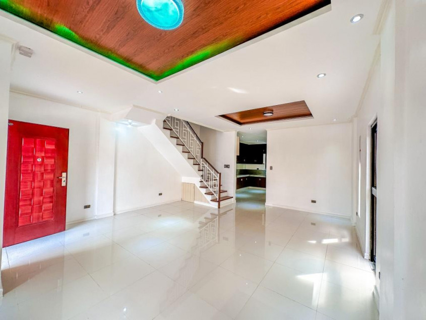 Spacious Duplex House in BF Resort Village Las Pinas