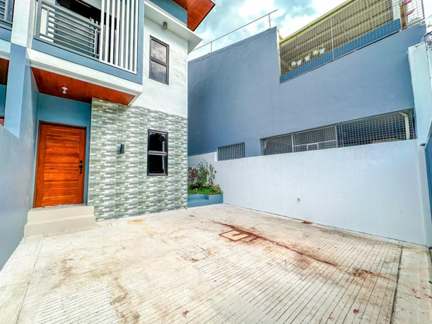 2 Storey Duplex House in Metrocor Talon Singko Las Pinas