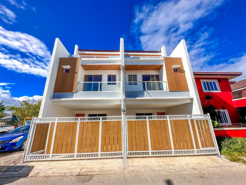 Brand new 3 storey duplex house in Pilar Village las pinas