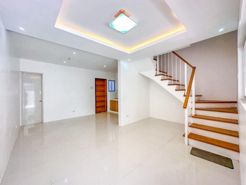 Brand new 3 storey duplex house in Pilar Village las pinas