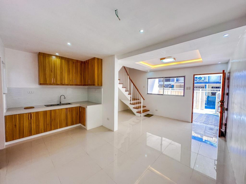 Brand new 3 storey duplex house in Pilar Village las pinas