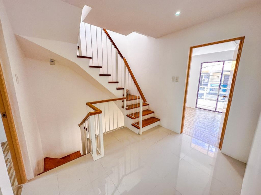 Brand new 3 storey duplex house in Pilar Village las pinas