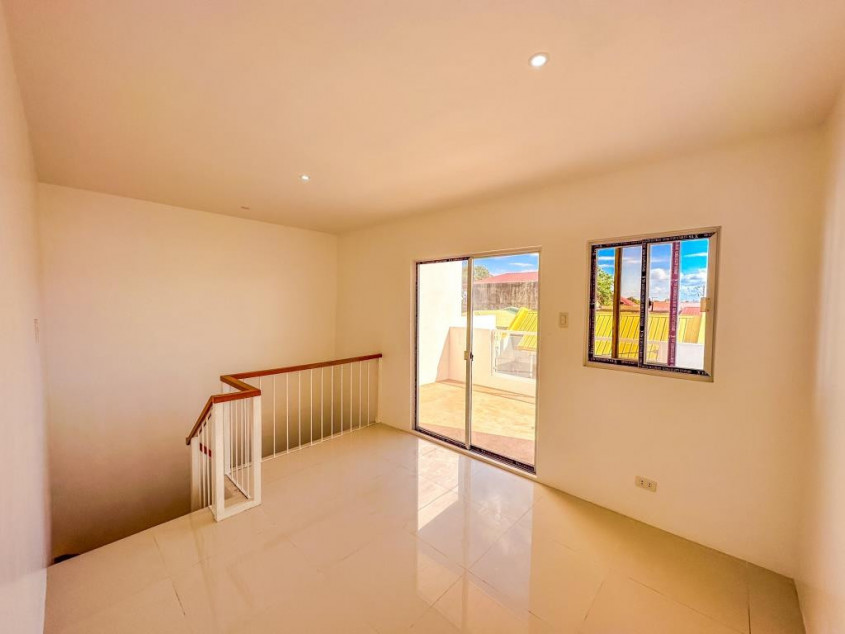 Brand new 3 storey duplex house in Pilar Village las pinas