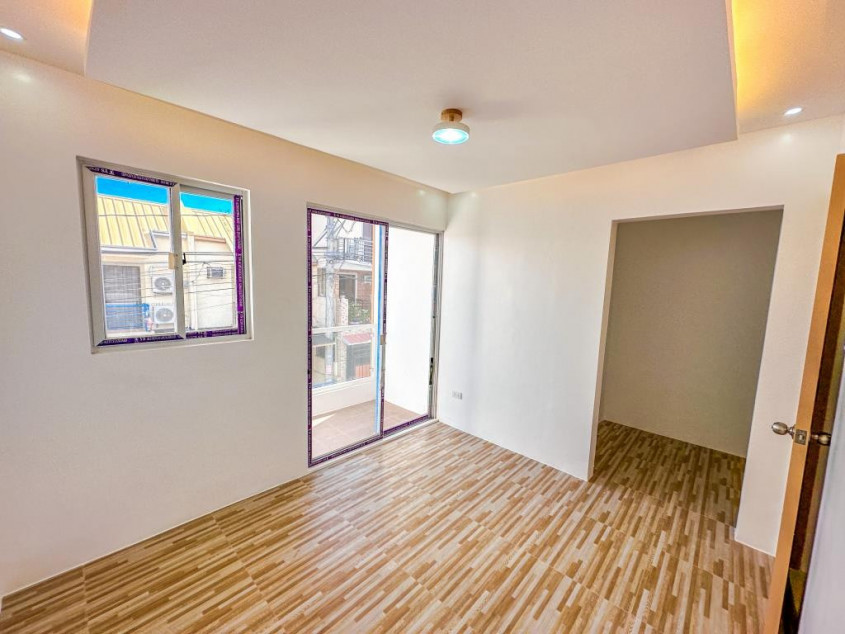 Brand new 3 storey duplex house in Pilar Village las pinas