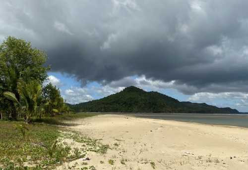 4,000 SQM Residential Beachfront Lot With White Beach And Sand Bar In Dumaran, Palawan