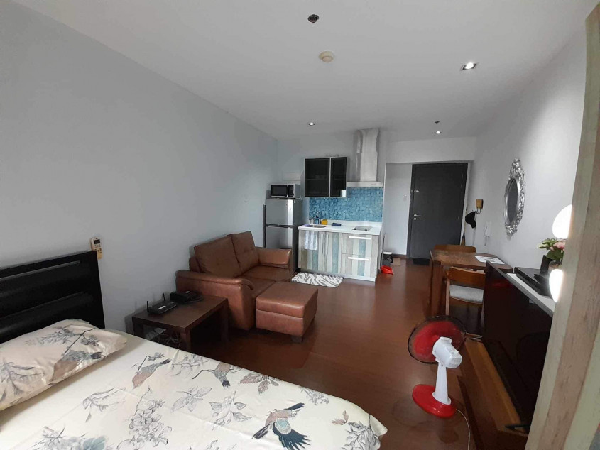 RFO Clean Title Studio Unit With Balcony & Parking For Sale At Knightsbridge Residences Makati