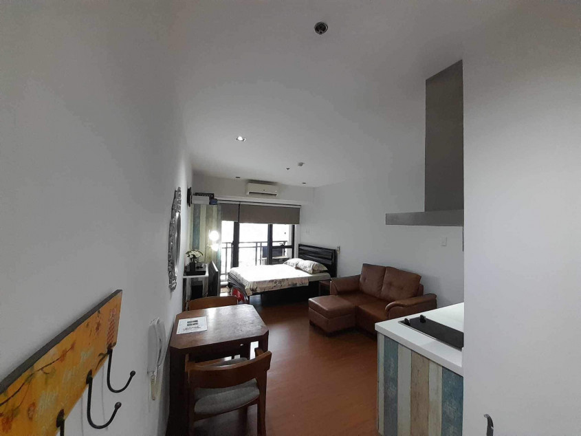 RFO Clean Title Studio Unit With Balcony & Parking For Sale At Knightsbridge Residences Makati