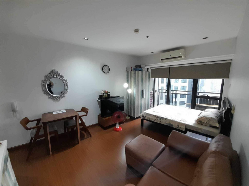 RFO Clean Title Studio Unit With Balcony & Parking For Sale At Knightsbridge Residences Makati