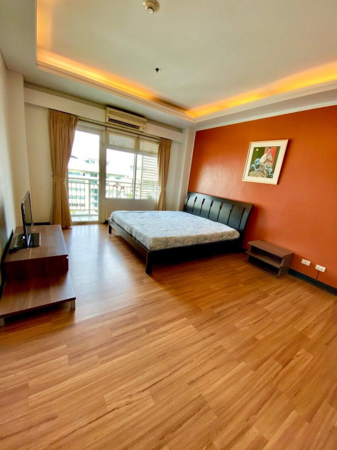 For Sale Special 2 Bedroom In One Serendra BGC (With Parking)