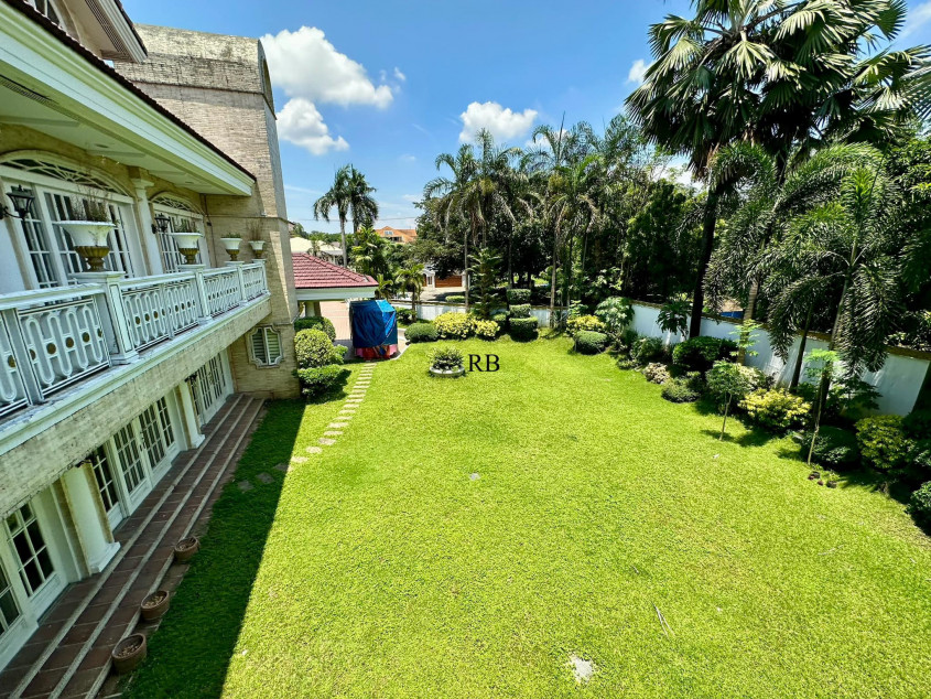 For Sale: Corner 7-Bedroom House At Corinthian Garden, Quezon City