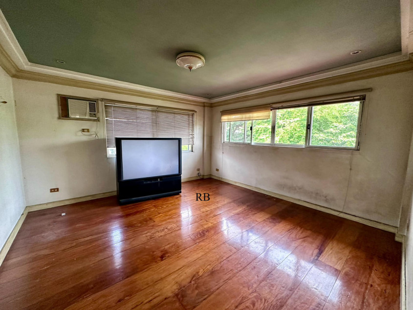 For Sale: 5-Bedroom House At Ayala Heights, Quezon City