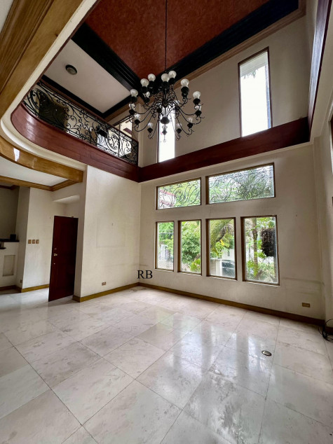 For Sale: 5-Bedroom House At Ayala Heights, Quezon City