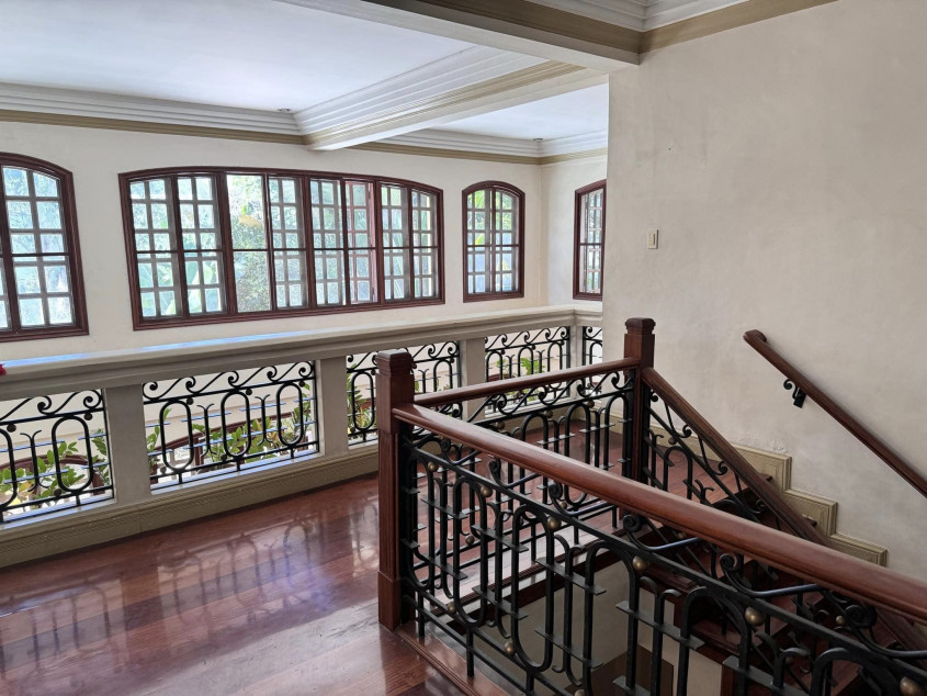 For Sale: 7-Bedroom House At Ayala Heights, Quezon City