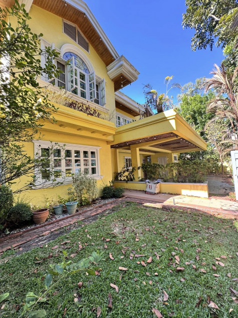 For Sale: 7-Bedroom House At Ayala Heights, Quezon City