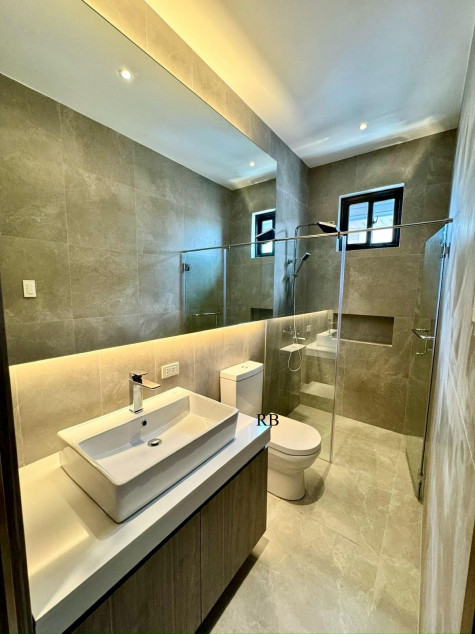 For Sale: Brand New 5-Bedroom Modern House At Bayanihan Village, BF Homes, Parañaque