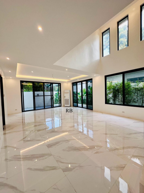 For Sale: 5-Bedroom House At Tahanan Village, BF Homes, Parañaque