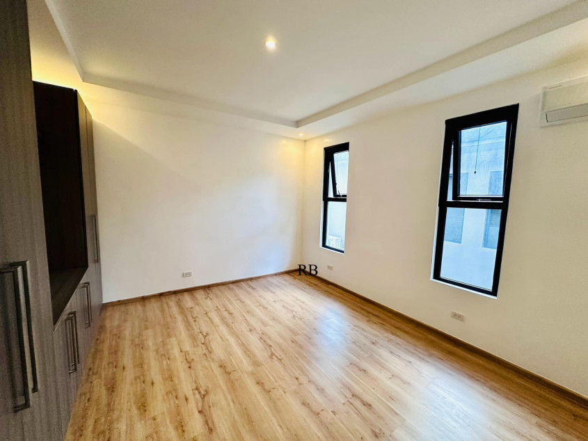 For Sale: 5-Bedroom House At Tahanan Village, BF Homes, Parañaque