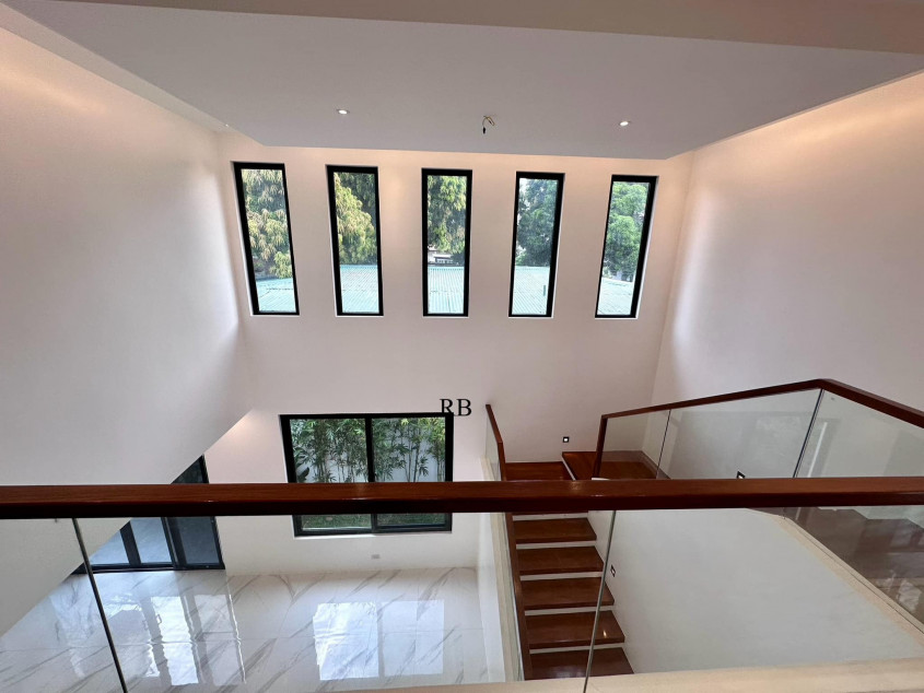 For Sale: 5-Bedroom House At Tahanan Village, BF Homes, Parañaque