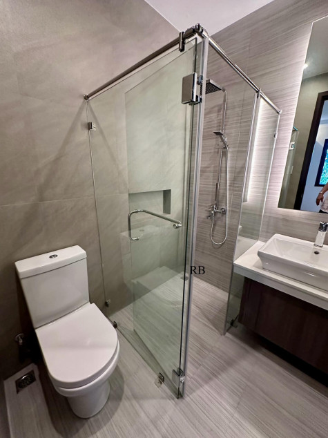 For Sale: 5-Bedroom House At Tahanan Village, BF Homes, Parañaque