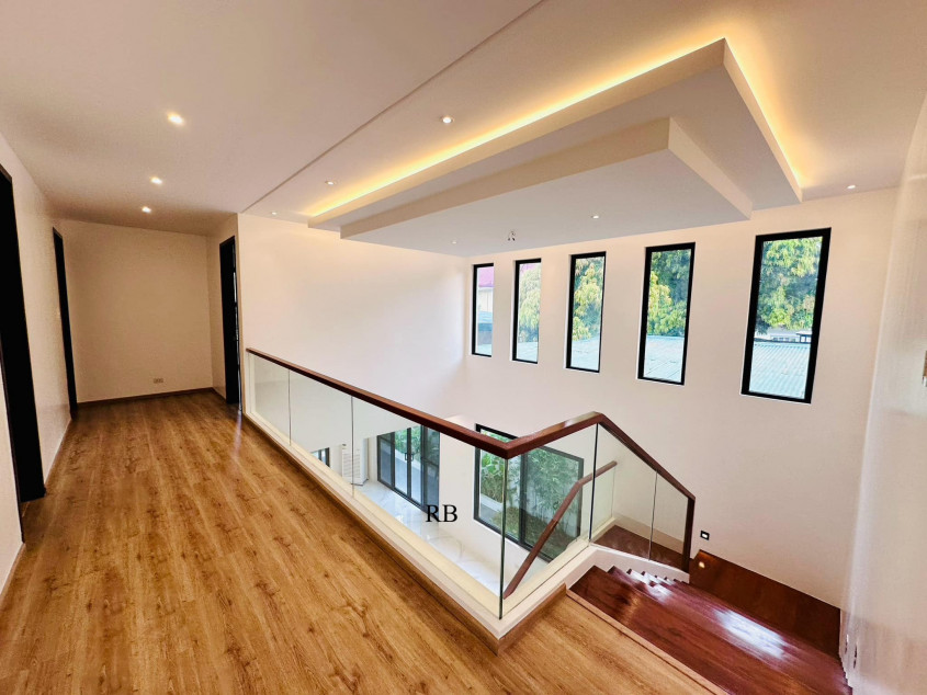 For Sale: 5-Bedroom House At Tahanan Village, BF Homes, Parañaque