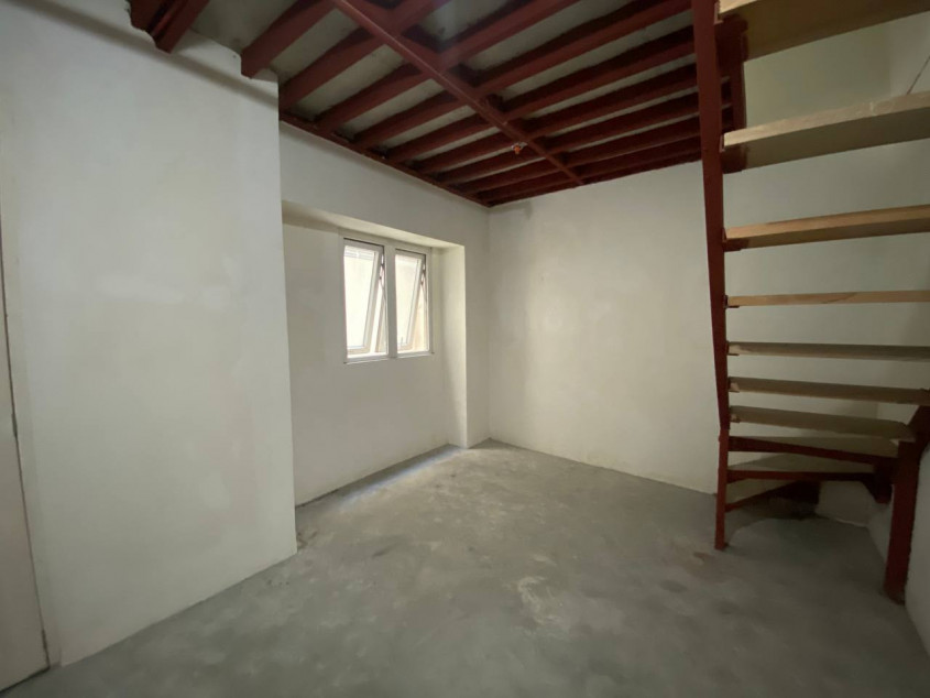 Condominium Unit for Sale Location: Victoria de Makati Unit Type: 1 Bedroom (Bare/Loft Type)