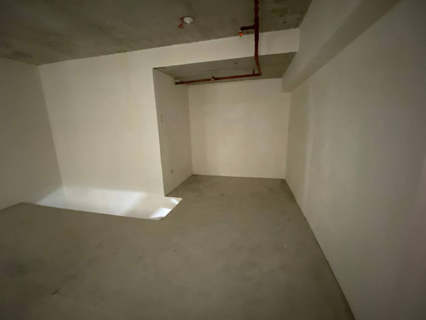 Condominium Unit for Sale Location: Victoria de Makati Unit Type: 1 Bedroom (Bare/Loft Type)