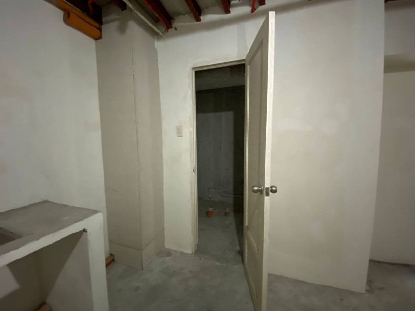 Condominium Unit for Sale Location: Victoria de Makati Unit Type: 1 Bedroom (Bare/Loft Type)