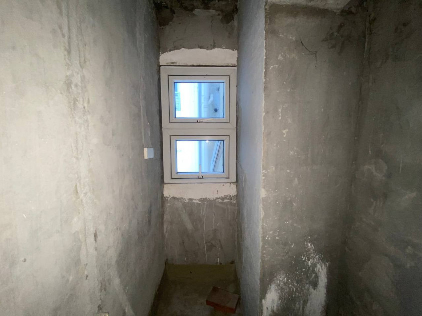 Condominium Unit for Sale Location: Victoria de Makati Unit Type: 1 Bedroom (Bare/Loft Type)