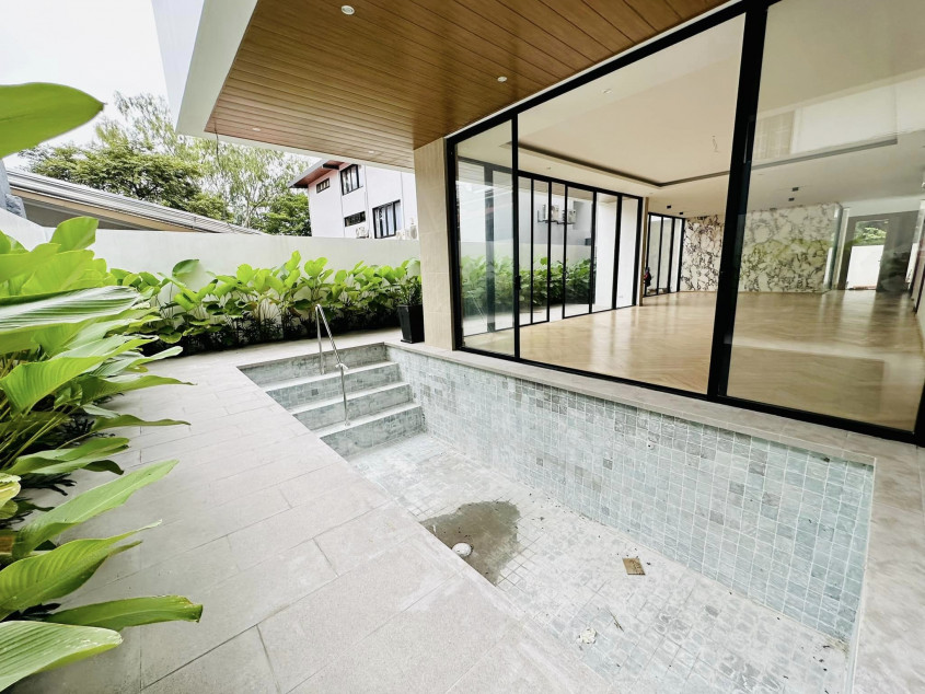 For Sale: Brand New Luxury House at White Plains, Quezon City