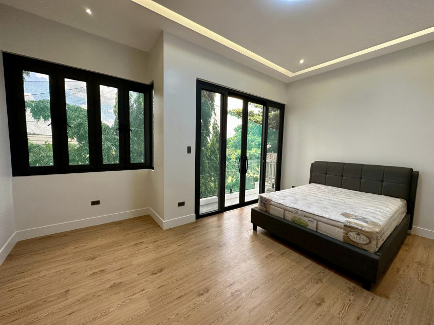 Exquisite Brand-New 2-Storey House with Basement for Sale in Don Antonio Royale