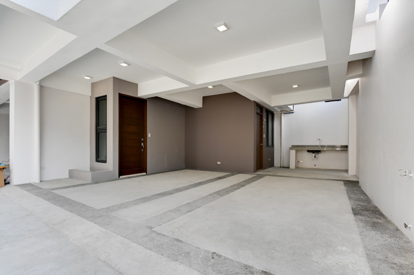 4-Storey Townhouse With Roof Deck For Sale In Teacher's Village, Diliman, Quezon City