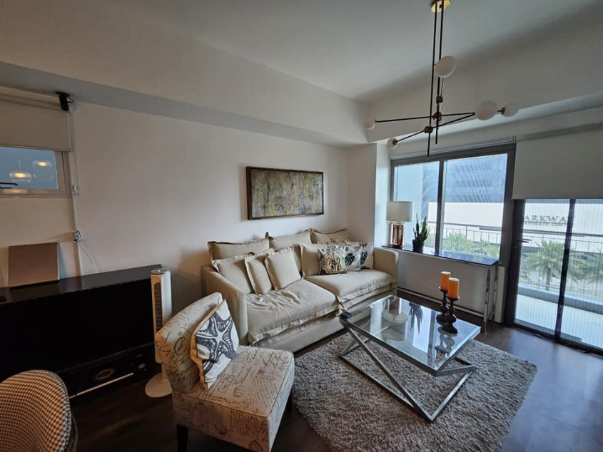 1 Bedroom With Balcony & Parking For Lease Or For Sale At Parkway Place Alabang Muntinlupa