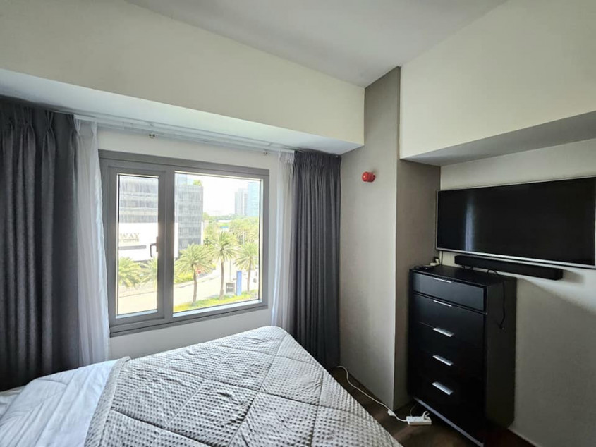 1 Bedroom With Balcony & Parking For Lease Or For Sale At Parkway Place Alabang Muntinlupa
