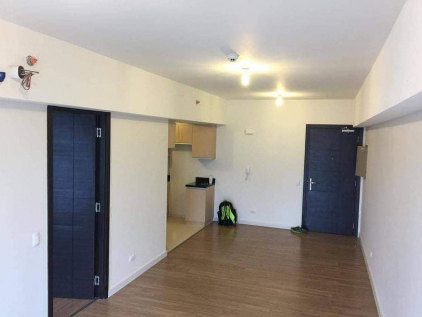 Clean Title RFO Furnished 1 BR For Sale At The Lerato Ayala Makati