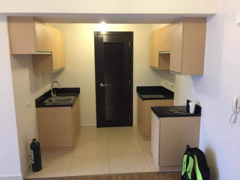 Clean Title RFO Furnished 1 BR For Sale At The Lerato Ayala Makati