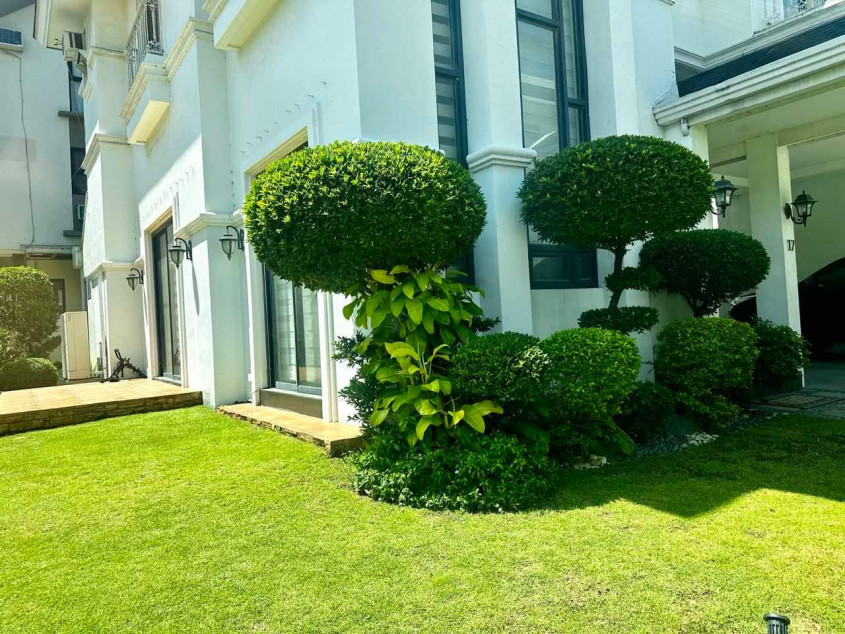 Mahogany Place 1 Acacia Estates Taguig 5 Bedroom House and Lot For Sale