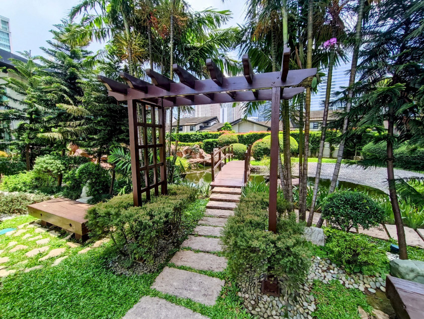 Elegant 2-Bedroom Condo In The Residences At Greenbelt, Makati