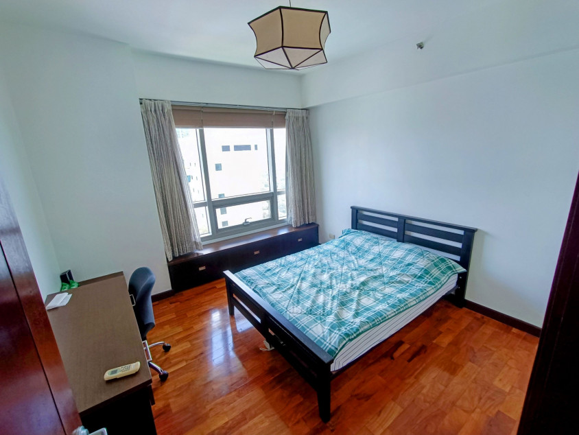 Elegant 2-Bedroom Condo In The Residences At Greenbelt, Makati