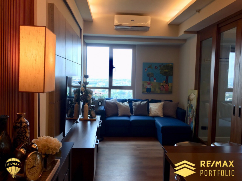 Elegantly-Crafted 1-BR Condo With Parking In The Grove by Rockwell, Pasig City