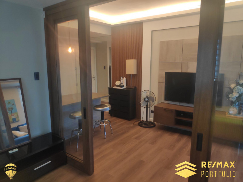 Elegantly-Crafted 1-BR Condo With Parking In The Grove by Rockwell, Pasig City